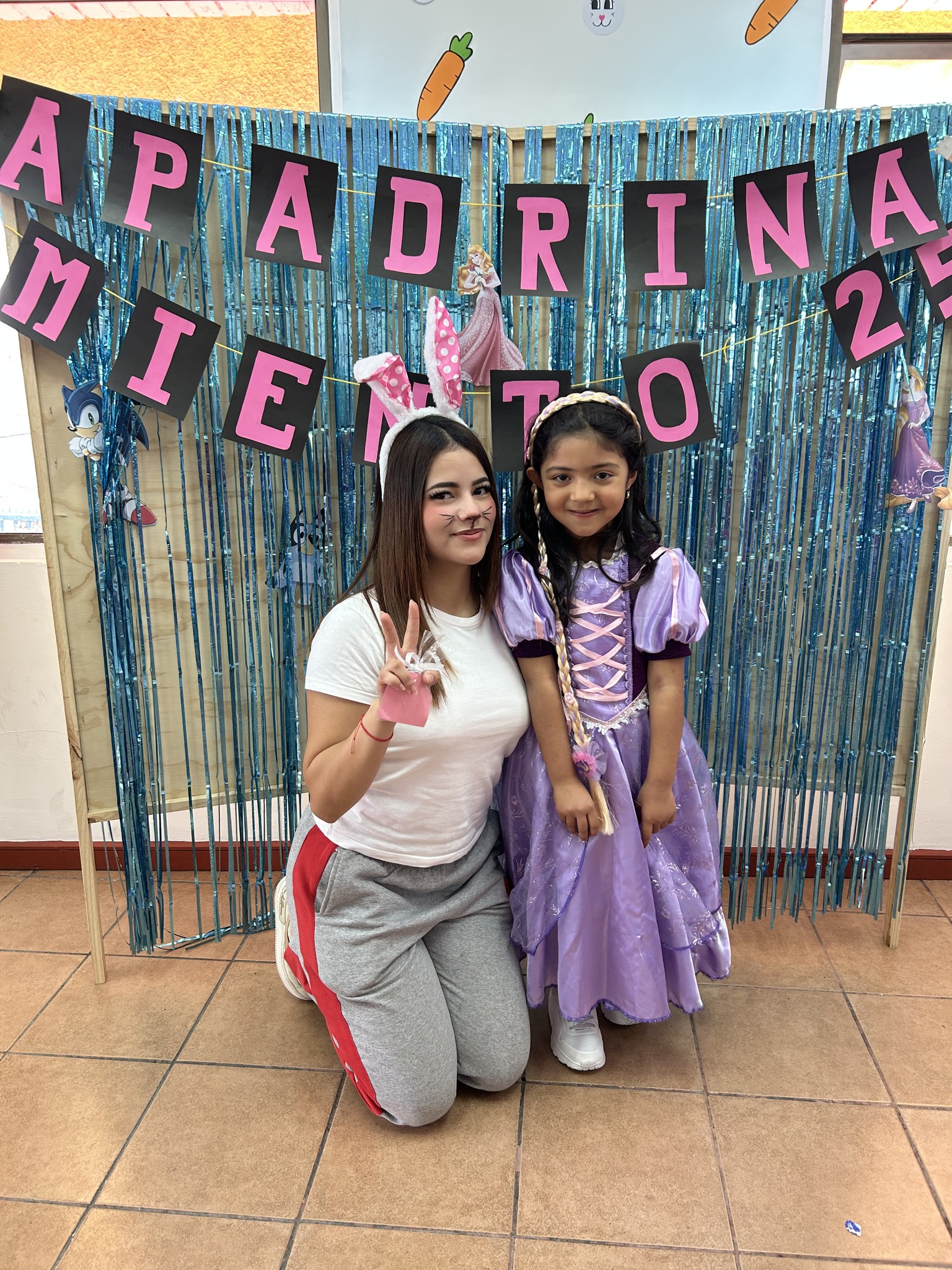 ¡El apadrinamiento de nuestros queridos estudiantes de 4° medio a los pequeñitos de Kínder! 2025 - 493099929_1158784626044528_2063954110374205849_n.jpg